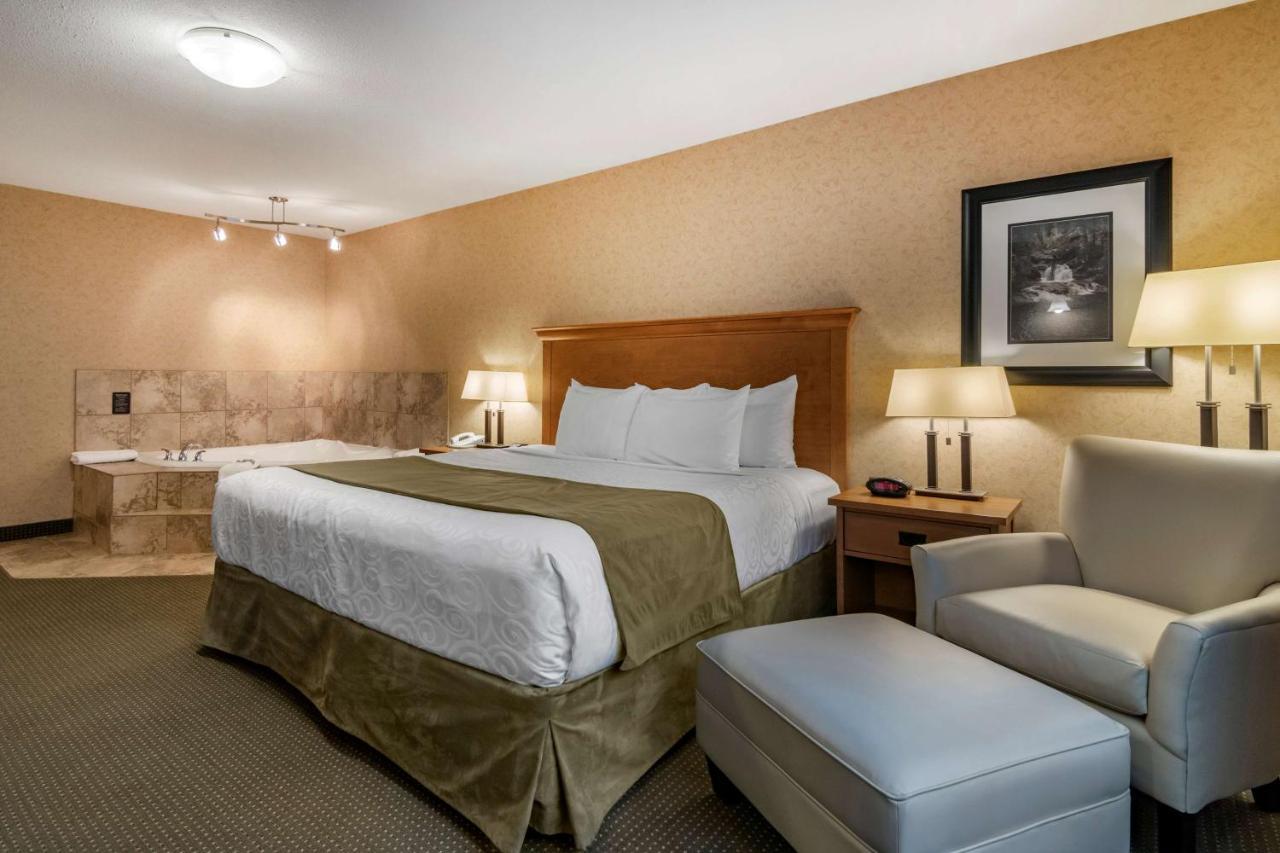 Best Western Sicamous Inn מראה חיצוני תמונה