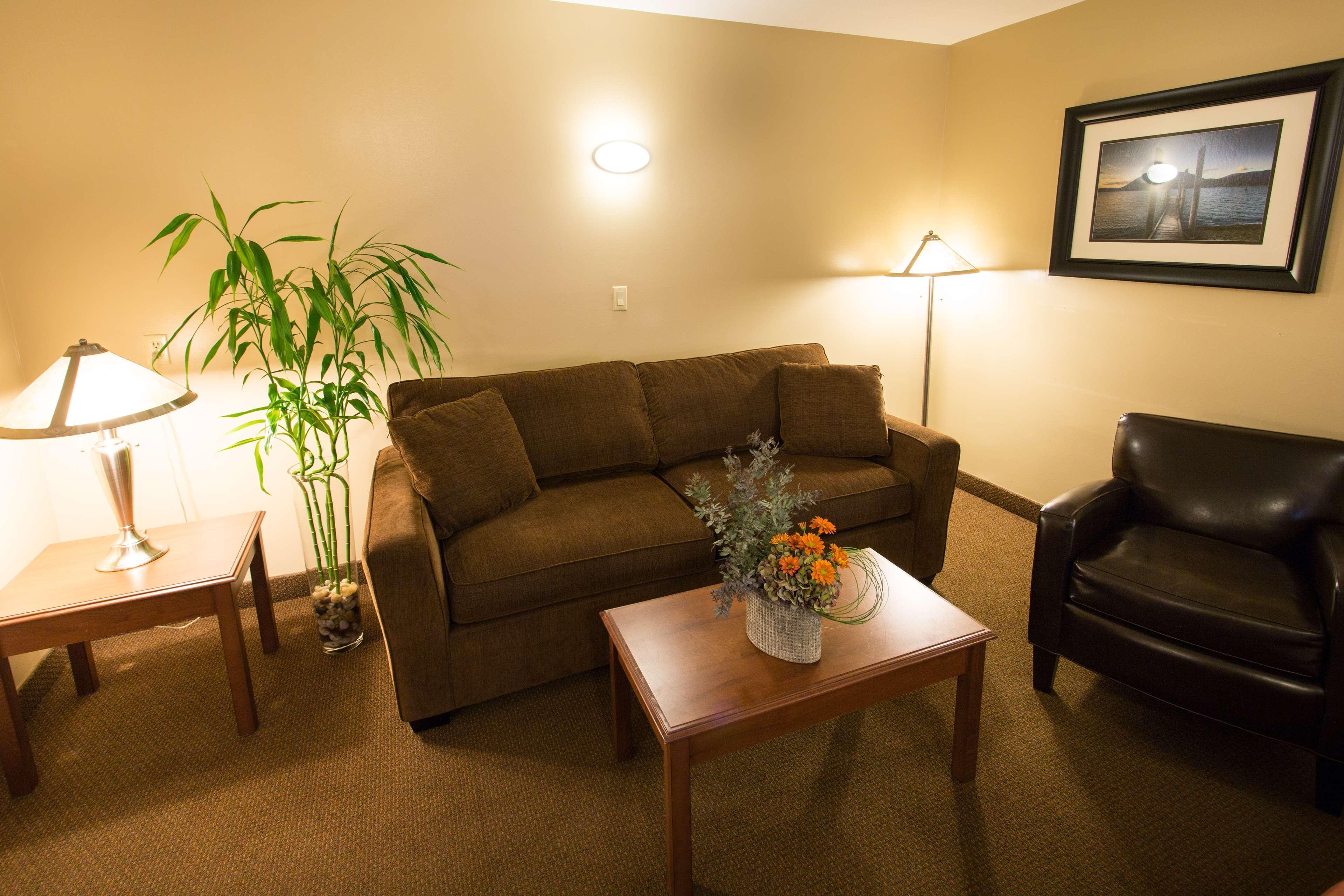 Best Western Sicamous Inn מראה חיצוני תמונה