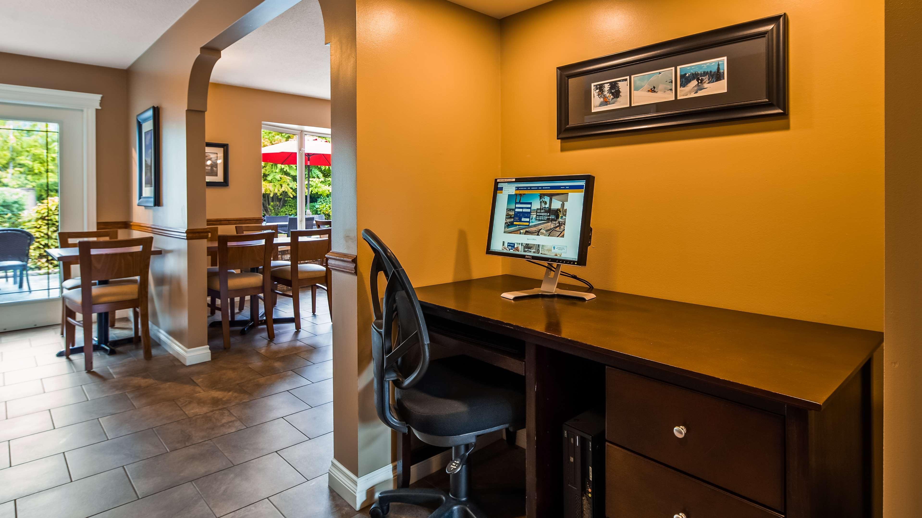 Best Western Sicamous Inn מראה חיצוני תמונה