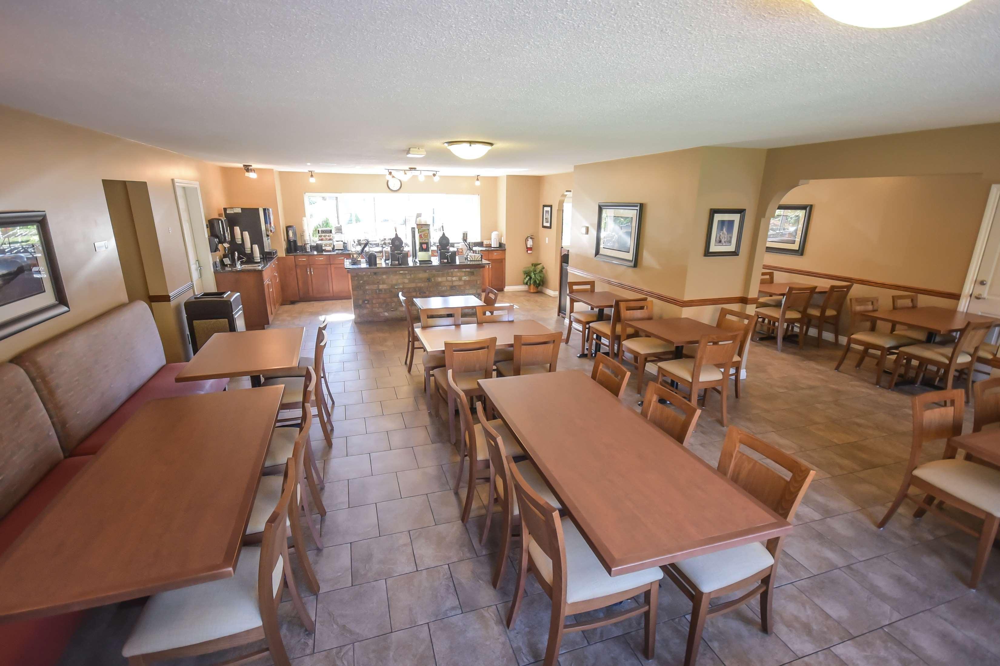 Best Western Sicamous Inn מראה חיצוני תמונה