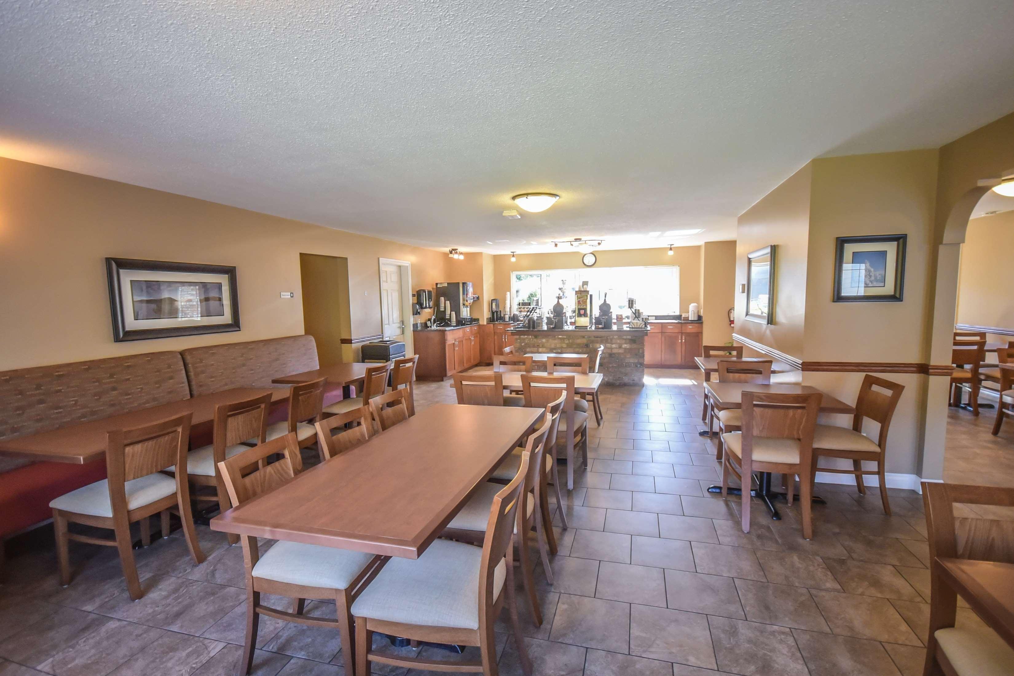 Best Western Sicamous Inn מראה חיצוני תמונה