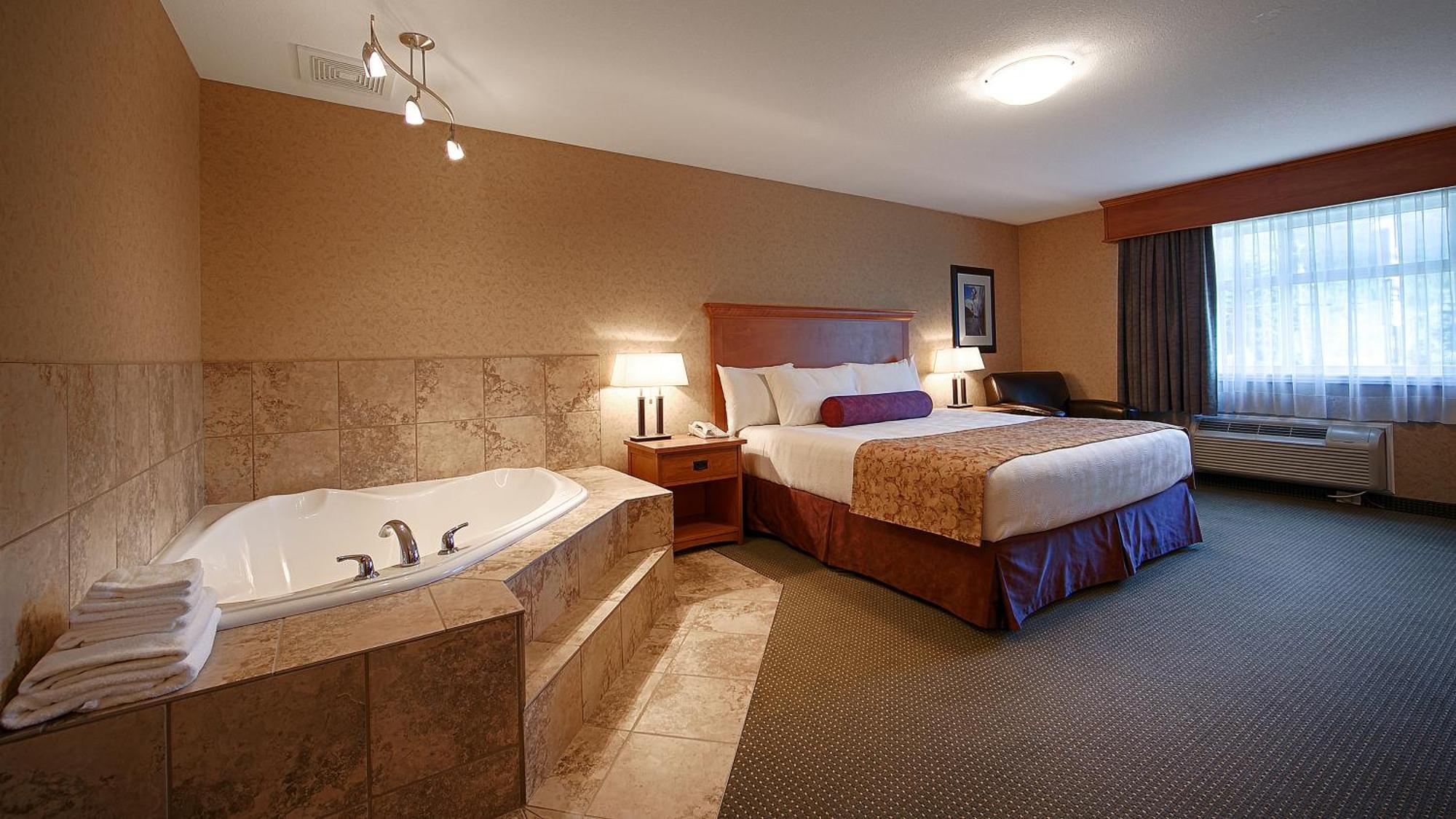 Best Western Sicamous Inn מראה חיצוני תמונה